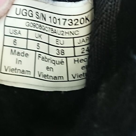 Ugg Classic Neumel Boots in black size 6 - Picture 10 of 12